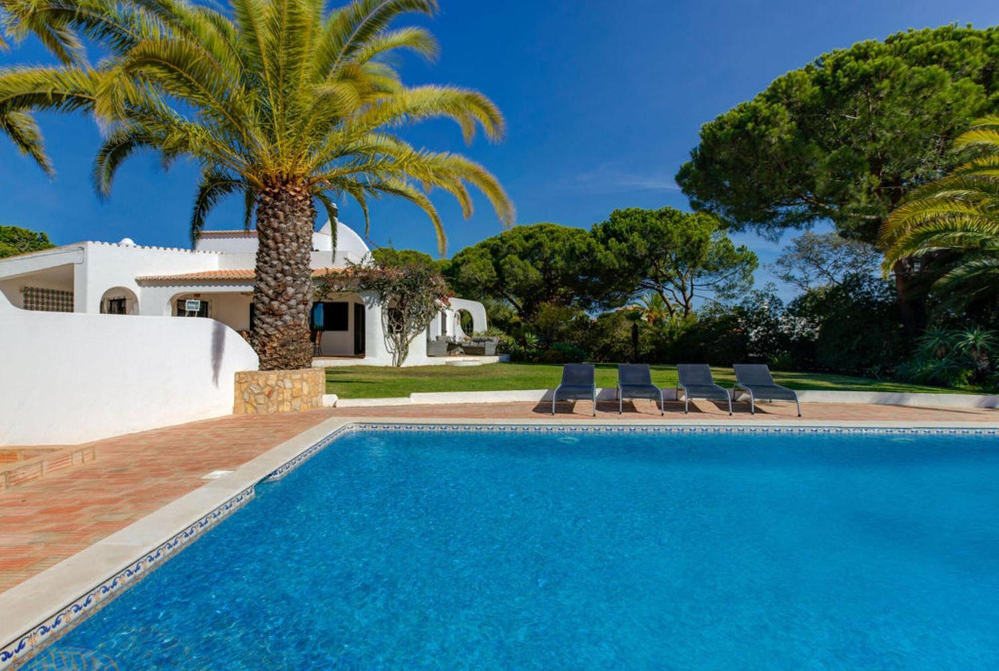 Villa Barlavento - Stunning 4-Bedroom Villa With Tennis Court Καρβοέιρο Εξωτερικό φωτογραφία