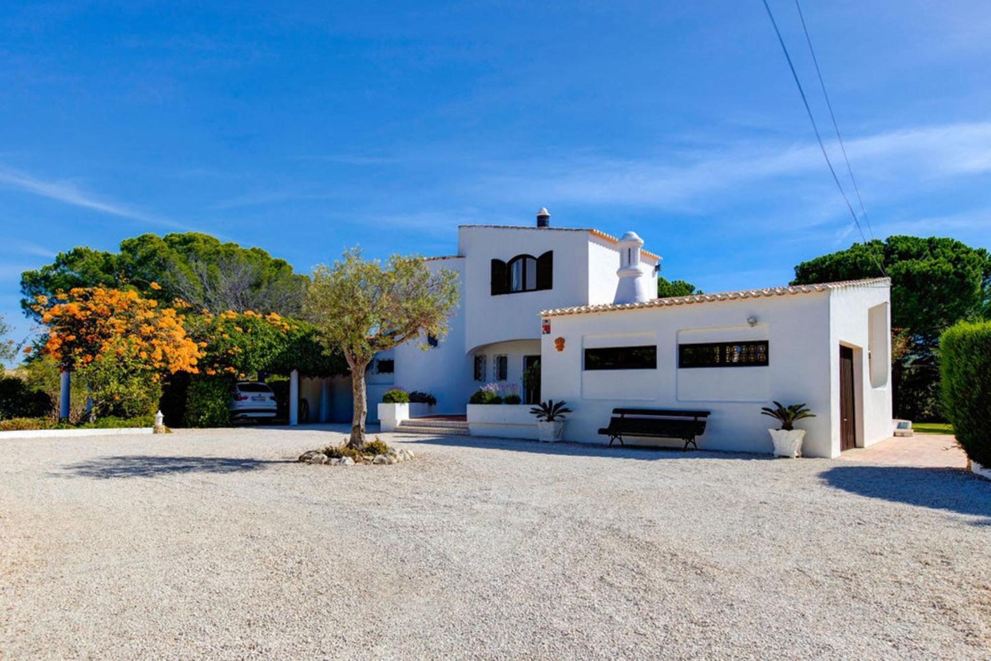 Villa Barlavento - Stunning 4-Bedroom Villa With Tennis Court Καρβοέιρο Εξωτερικό φωτογραφία